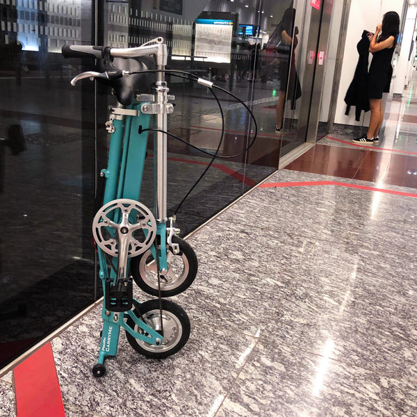 Taking public transport with foldable escooters and foldable bikes